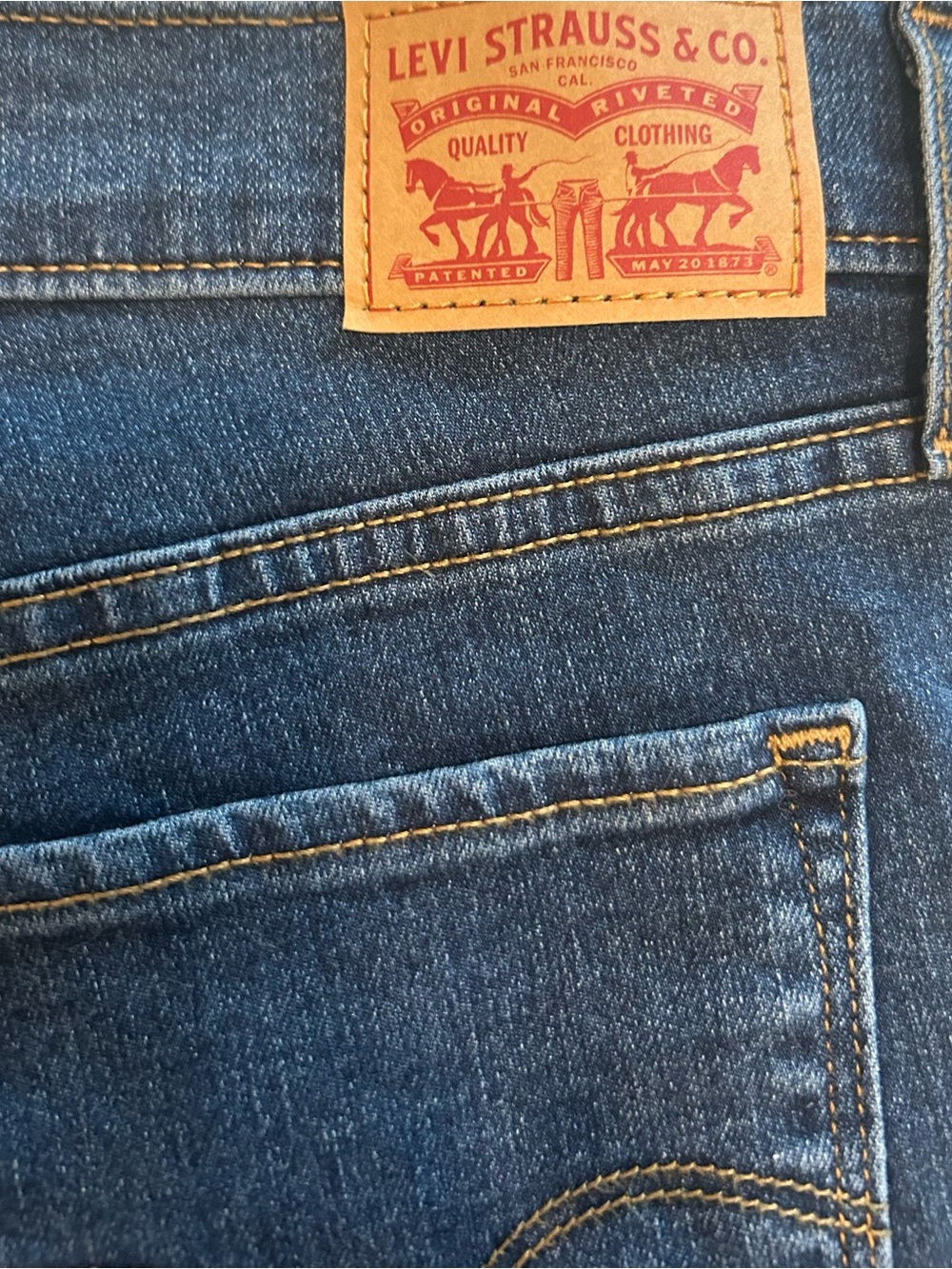 Levi's Women’s Blue Denim Jeans Shorts - Classic 5-Pocket Shaping Bermuda NWOT30 - Picture 3 of 4